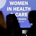 WOMEN IN HEALTH&CARE 062 (Medium)